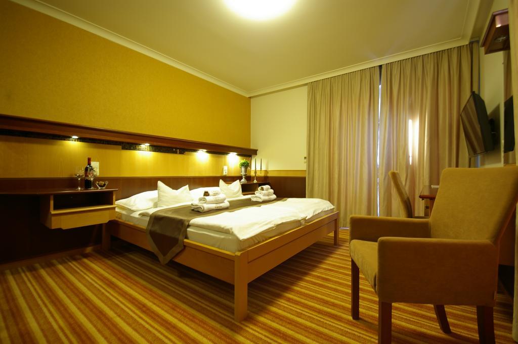 Xavin Wellness Hotel & Restaurant Harkany Room photo
