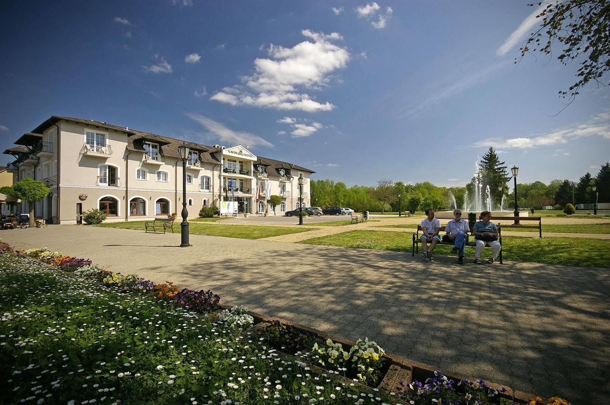 Xavin Wellness Hotel & Restaurant Harkany Exterior photo